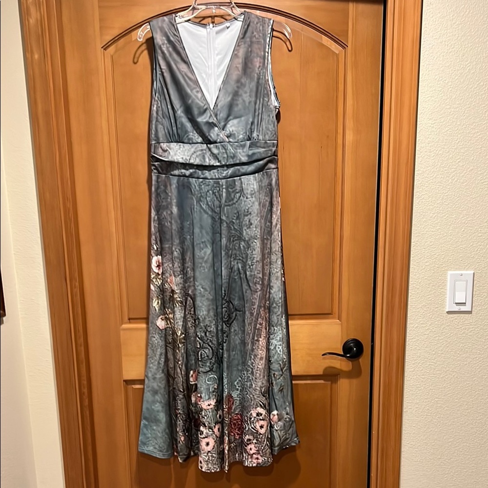 NEW Muted Green Midi Dress with Elegant Design